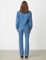 Cras - Amandacras Shirt - džinsiniai marškiniai - medium indigo - 3