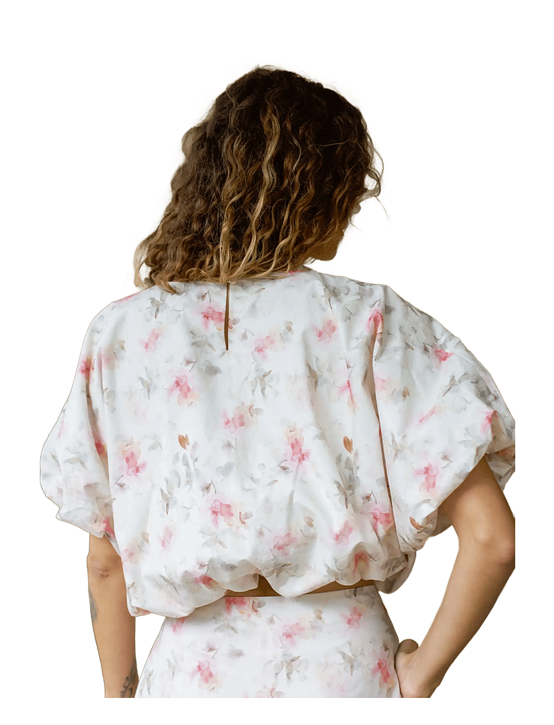 crās - Bubblecras Blouse - kortærmede bluser - faded floral - 2