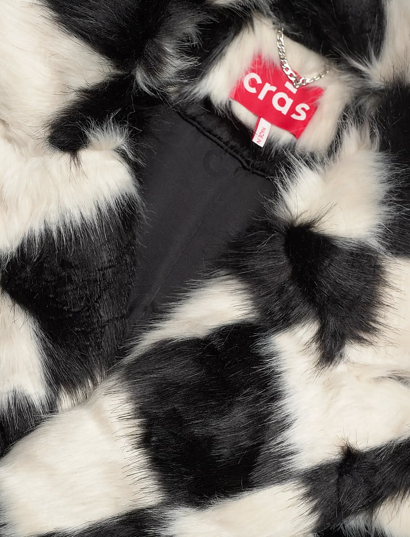 crās - Liecras Jacket - faux fur - white black check - 5