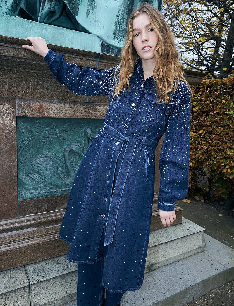 crās - Celinecras Dress - jeansklänningar - 7032 dark blue denim - 2