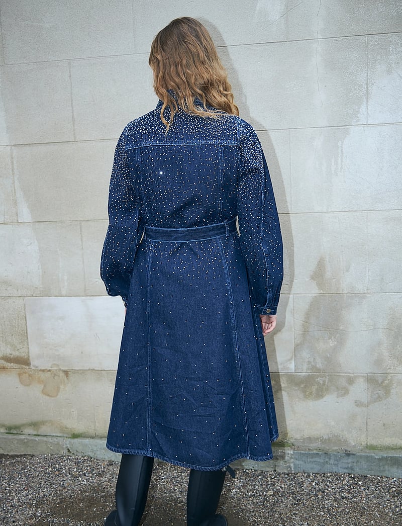 crās - Celinecras Dress - jeansklänningar - 7032 dark blue denim - 4