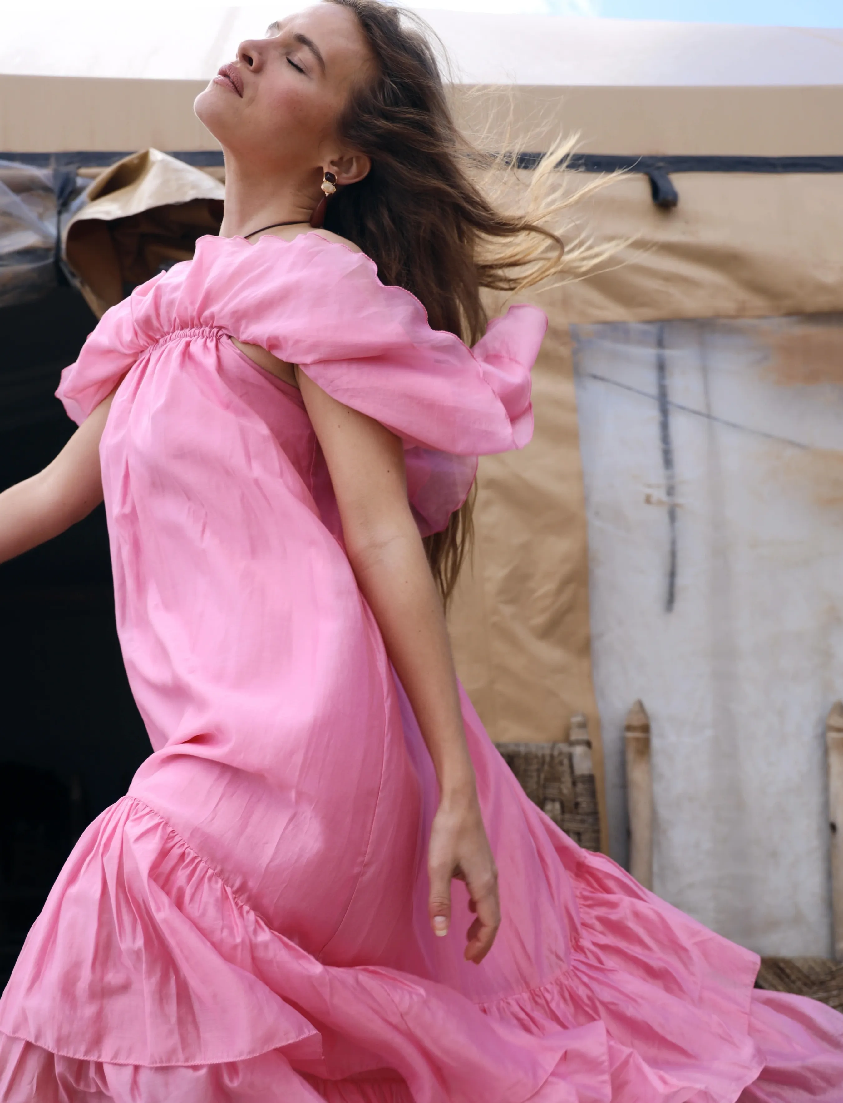crās Livelycras Dress, Kvinder, Off-Shoulder Flæsekjole Med Lag, Pink, Str: 40