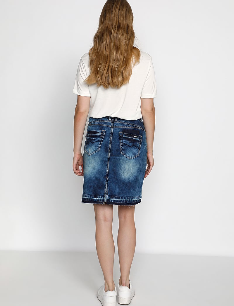 Cream - Patched denim Skirt - farkkuhameet - rich blue denim - 4