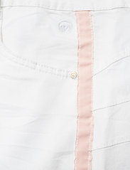 Cream - Lotte Twill - Shape fit - utsvängda jeans - chalk - 3