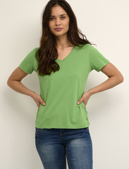 Cream - Naia Tshirt - zemākās cenas - flourite green - 2