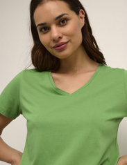 Cream - Naia Tshirt - zemākās cenas - flourite green - 5