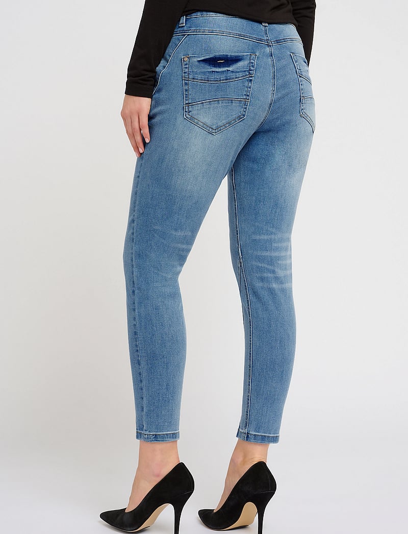 Cream - CRholly Jeans - Baiily Fit 7/8 - pillifarkut - light blue denim - 4