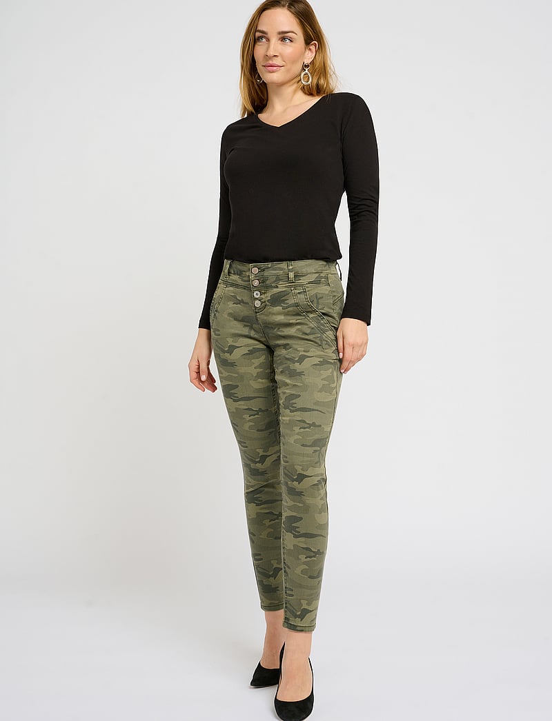 Cream - CRPenora Twill 7/8 Pant - kitsad teksad - sea green printed camouflage - 3