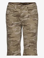 Cream - CRLotte Print Shorts - Coco Fit - denim shorts - green camoflage - 0
