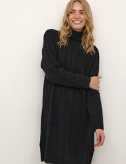 Cream - CRCabin Knit Dress - Mollie Fit - stickade klänningar - pitch black - 1