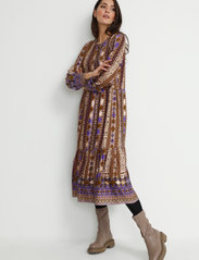 Cream - CRPenelopa Dress - Kim Fit - midikleider - etnic geo stripe violet - 3