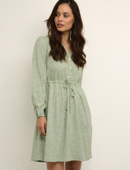 Cream - CRVimma Short Dress - Zally Fit - minikleidid - flourite green paisley - 2