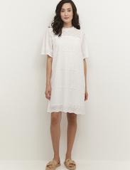 Cream - CRMoccamia Dress - Mollie Fit - festkläder till outletpriser - snow white - 3