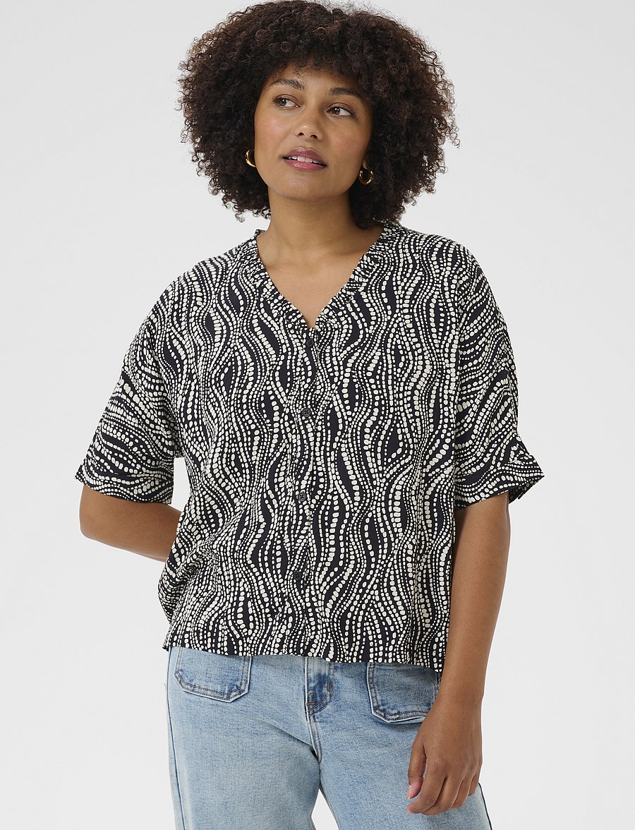 Cream - CRTiah SS Shirt - kurzärmelige blusen - black wavy dots - 0