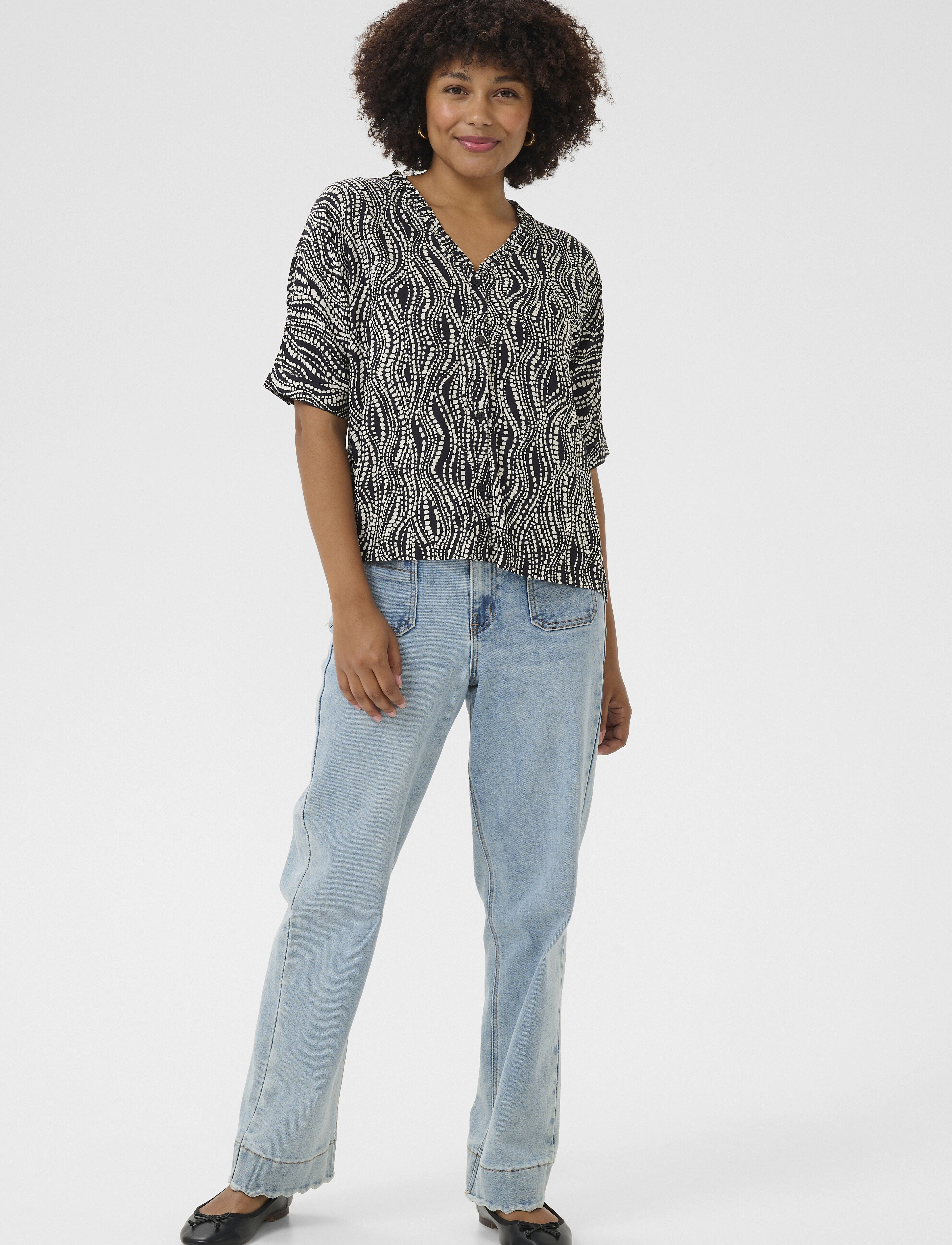 Cream - CRTiah SS Shirt - kortærmede bluser - black wavy dots - 3