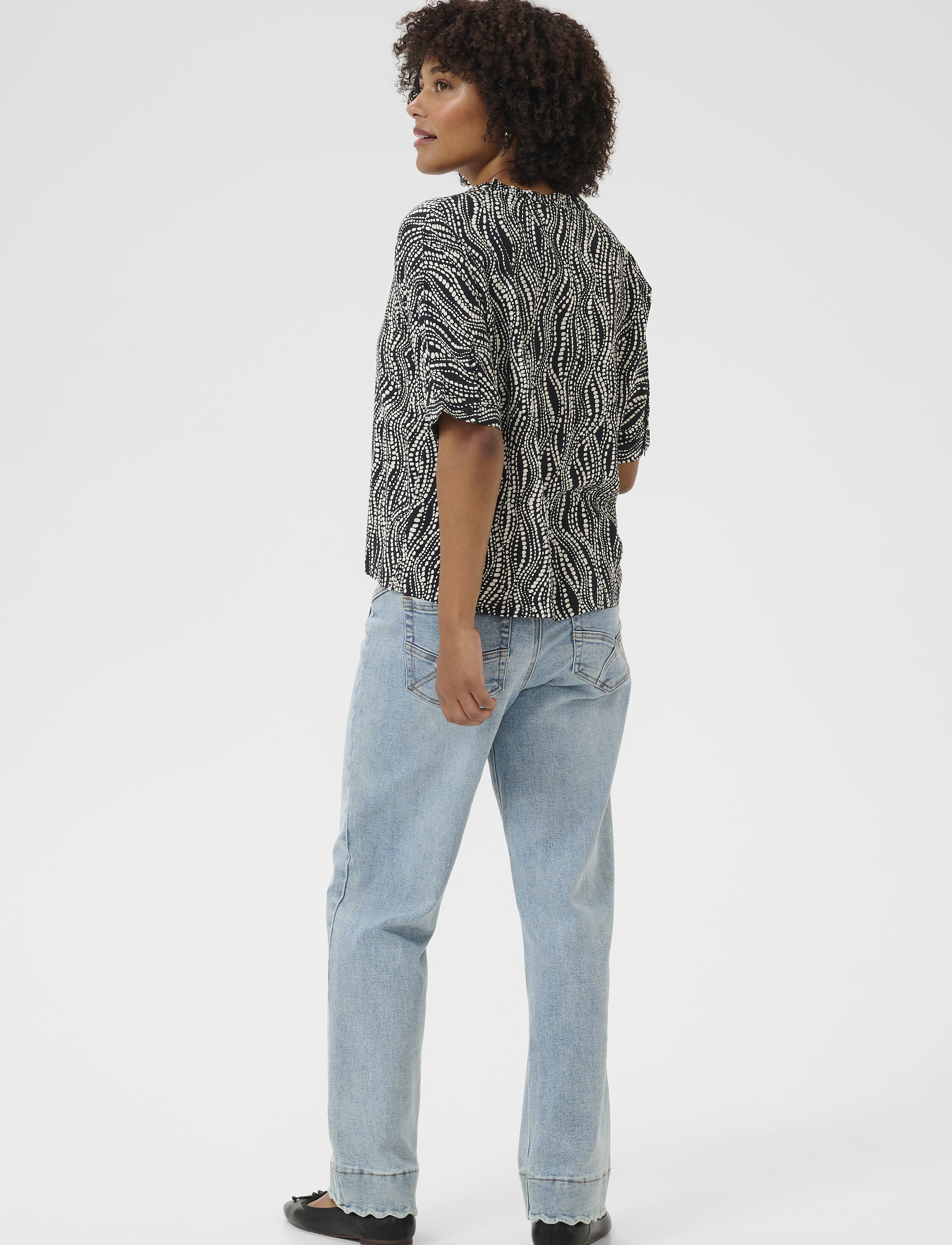 Cream - CRTiah SS Shirt - kortærmede bluser - black wavy dots - 4
