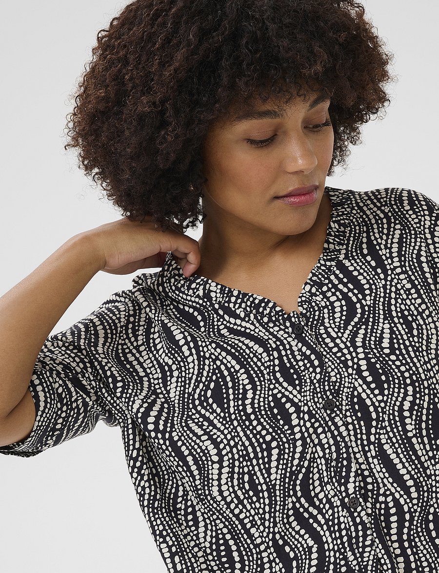 Cream - CRTiah SS Shirt - kurzärmelige blusen - black wavy dots - 5