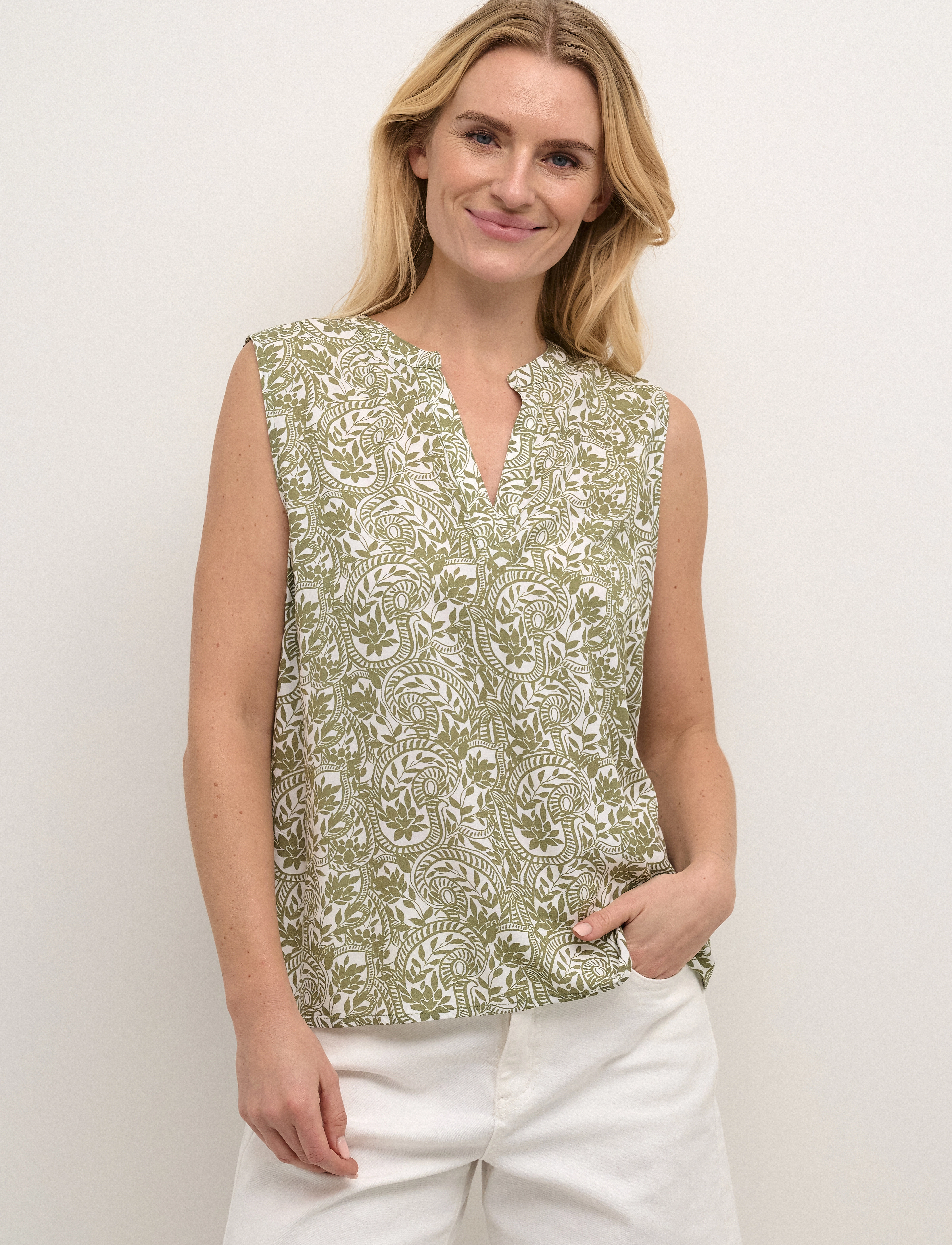 Cream CRTiah Blouse - Blusen - GRAPHIC FLOWER PRINT / green