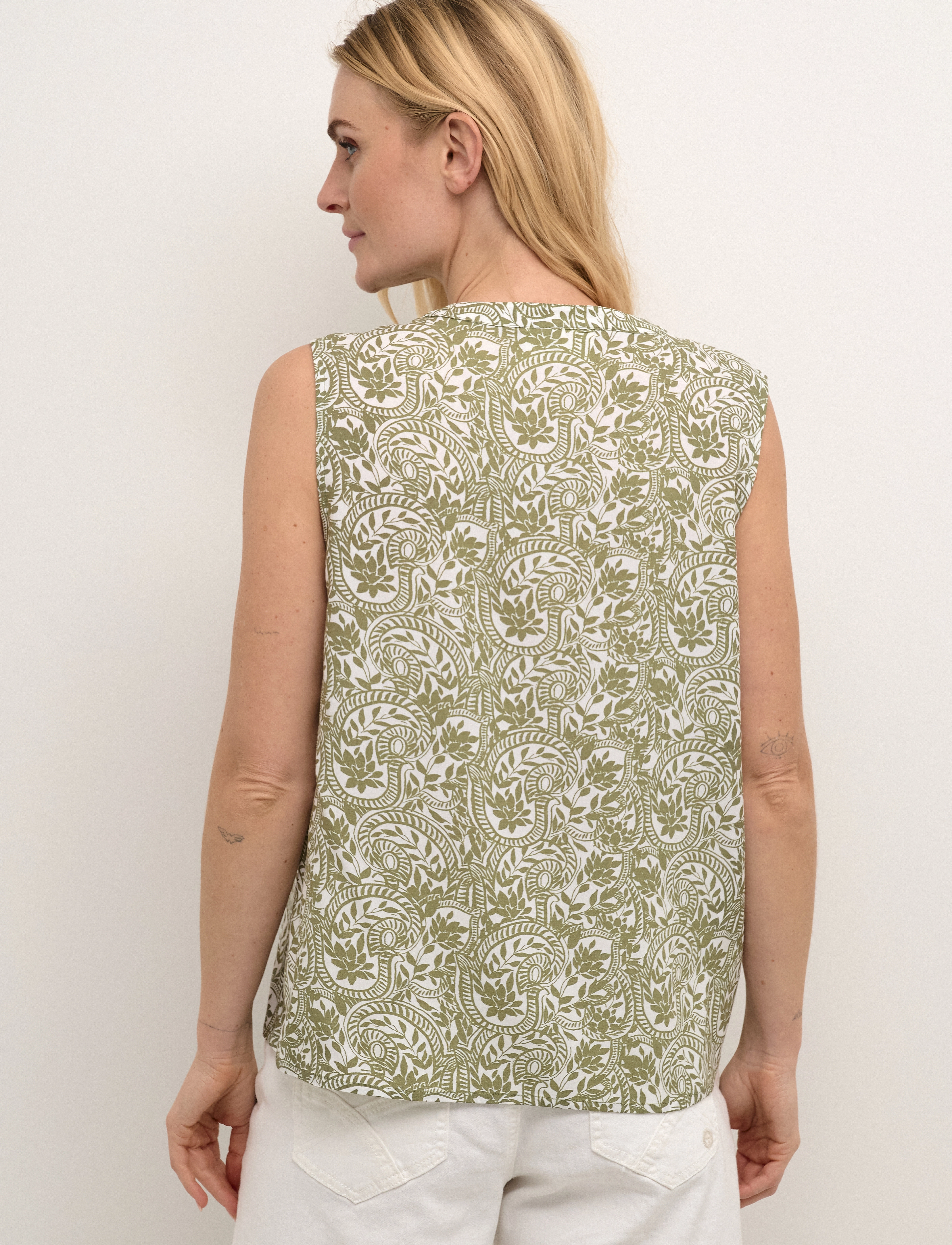Cream - CRTiah Blouse - Ærmeløse bluser - graphic flower print - 4