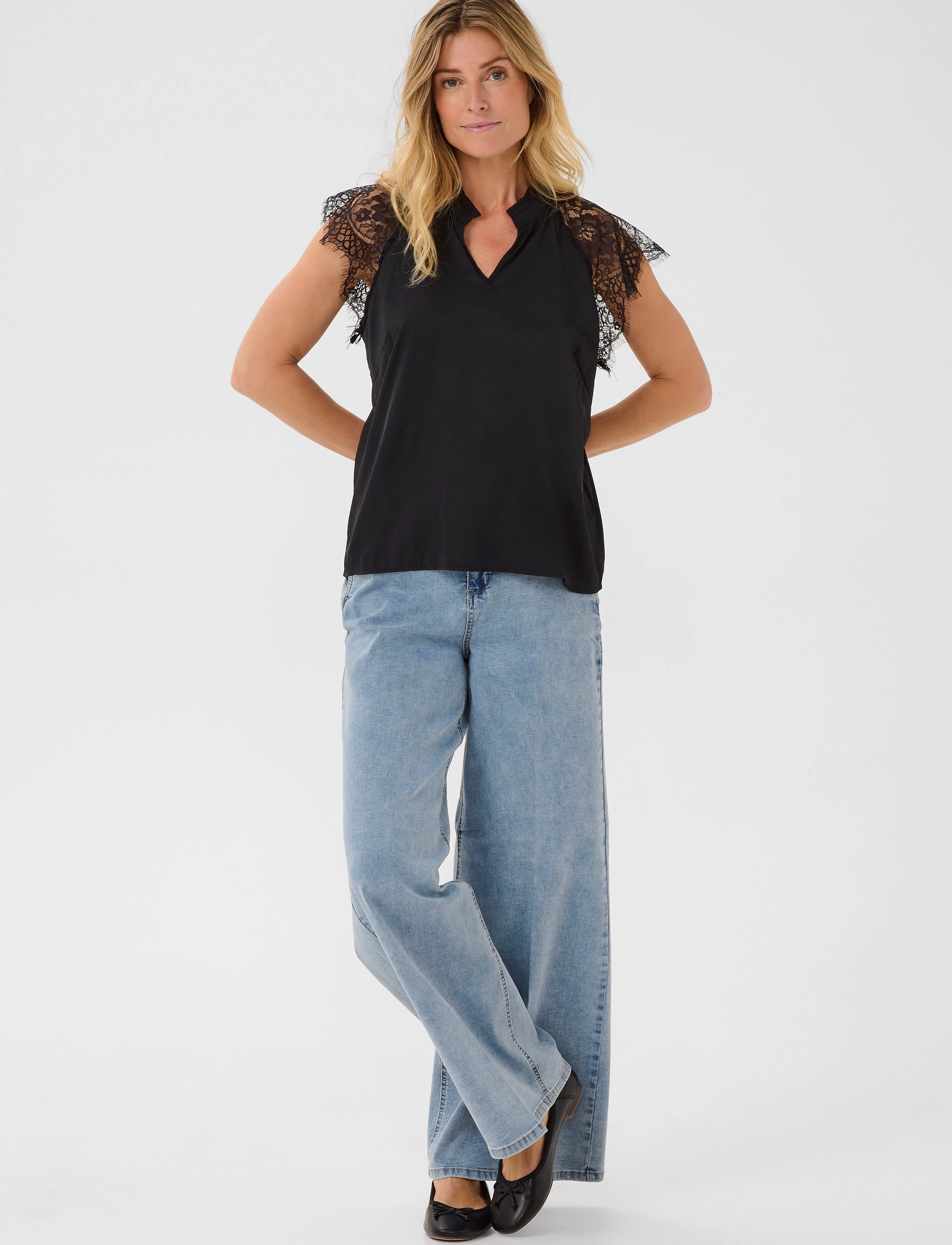 Cream - CRNola Lace Blouse - kortärmade blusar - pitch black - 3
