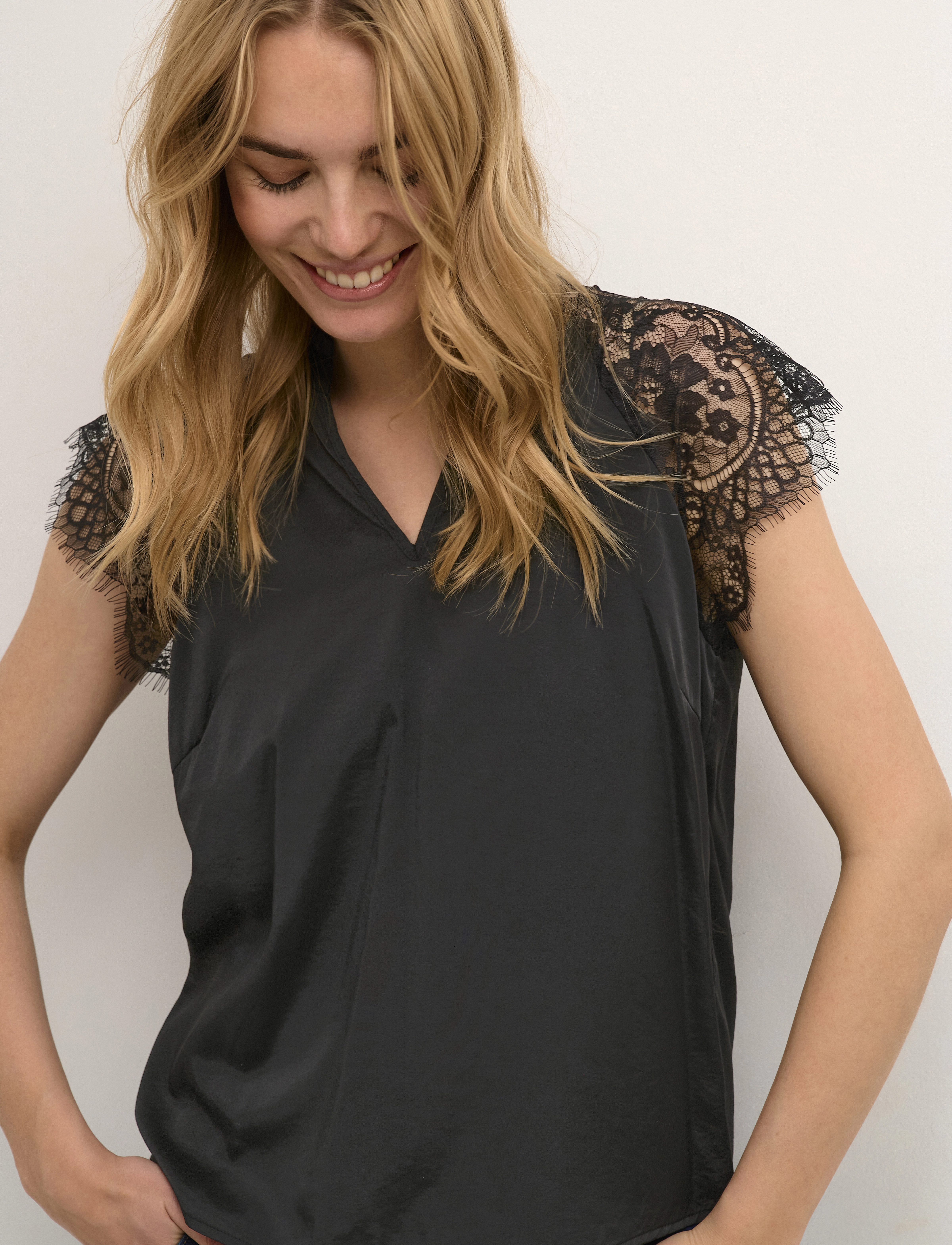 Cream - CRNola Lace Blouse - kortärmade blusar - pitch black - 5
