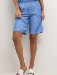 Cream - CRSiran Shorts - die niedrigsten preise - medium blue denim look - 2