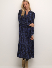 Cream - CRTiah Ankl Length Dress - Zally fit - skjortklänningar - mazarine blue/black print - 1