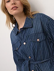 Cream - CRFrida Denim Jacket - forårsjakker - medium blue striped denim - 5