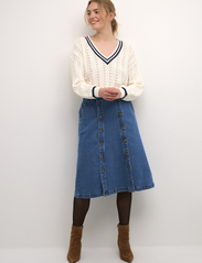 Cream - CRTin Denim Skirt - denimnederdele - dallas medium blue denim - 3
