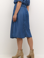 Cream - CRMolly Skirt - midi röcke - light blue denim - 4