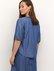 Cream - CRMolly Blouse - blouses à manches courtes - light blue denim - 4