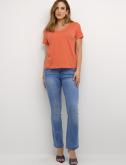 Cream - CRNaia Deep V-neck T-Shirt - lowest prices - hot coral - 3