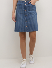 Cream - CRFrida Denim Skirt - midiseelikud - medium blue striped denim - 2