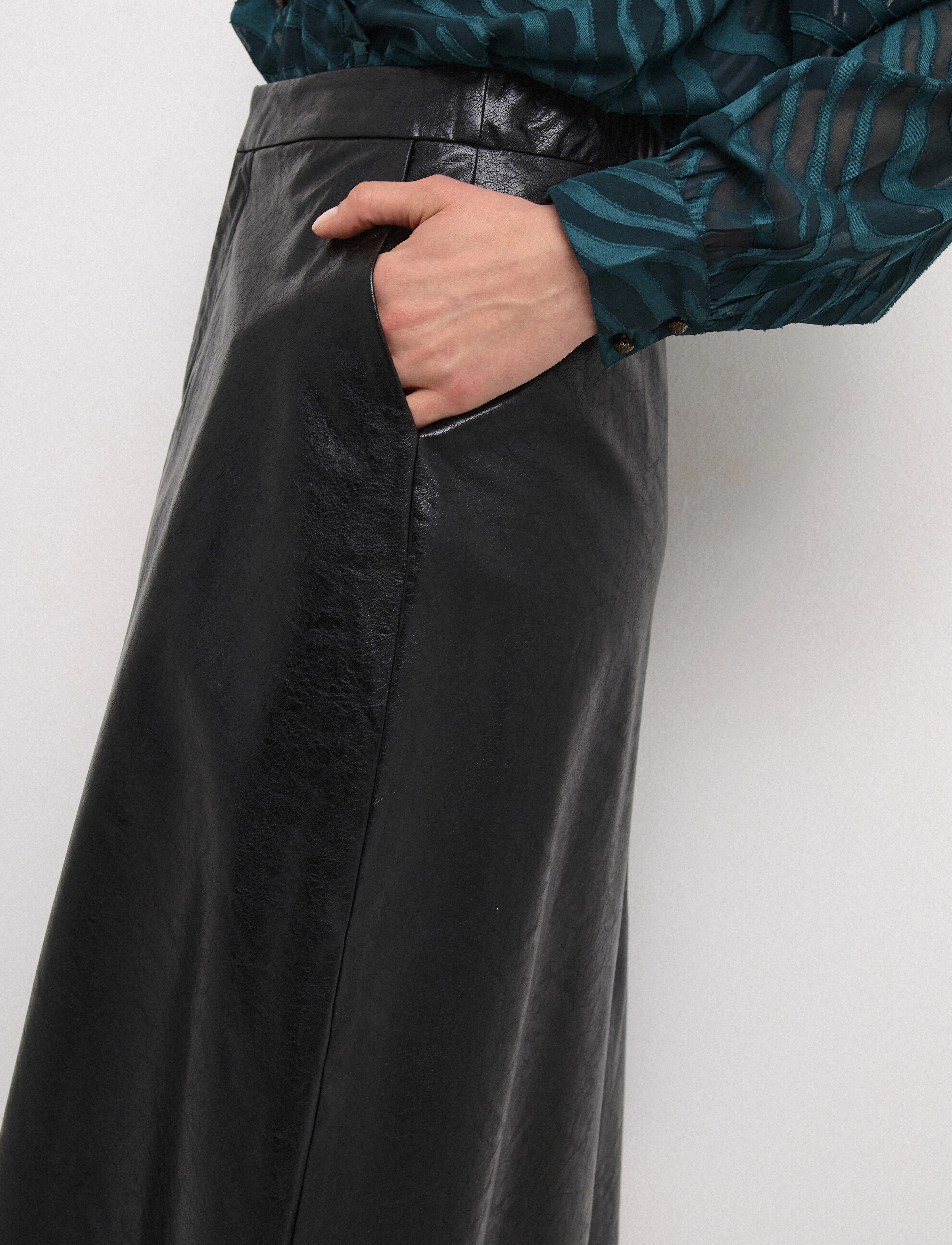 Cream - CRCandi Skirt - midi skirts - pitch black - 5