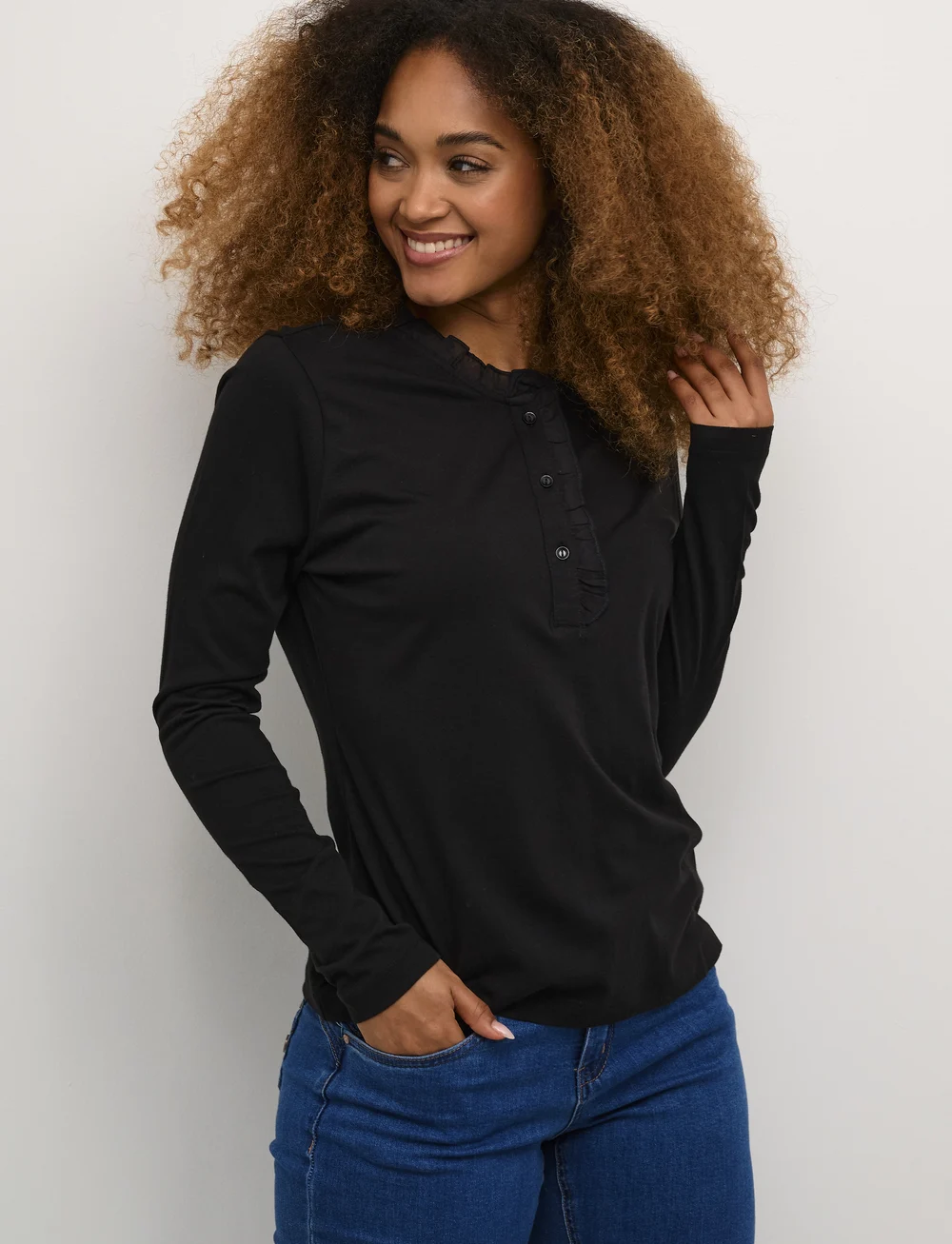 Cream - CRNaia flounce blouse - långärmade blusar - pitch black - 0