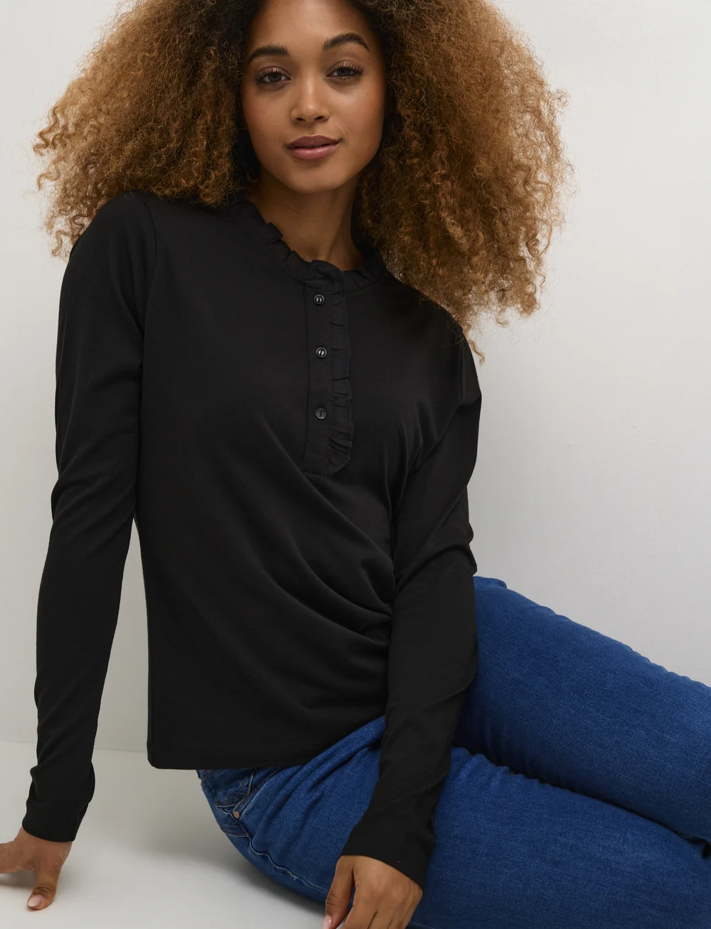 Cream - CRNaia flounce blouse - långärmade blusar - pitch black - 5