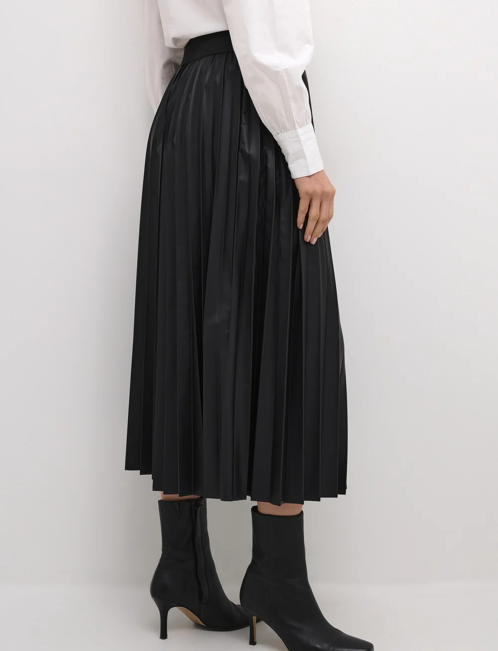 Cream - CRPoppi Plissé Skirt - plisseeritud seelikud - pitch black - 4