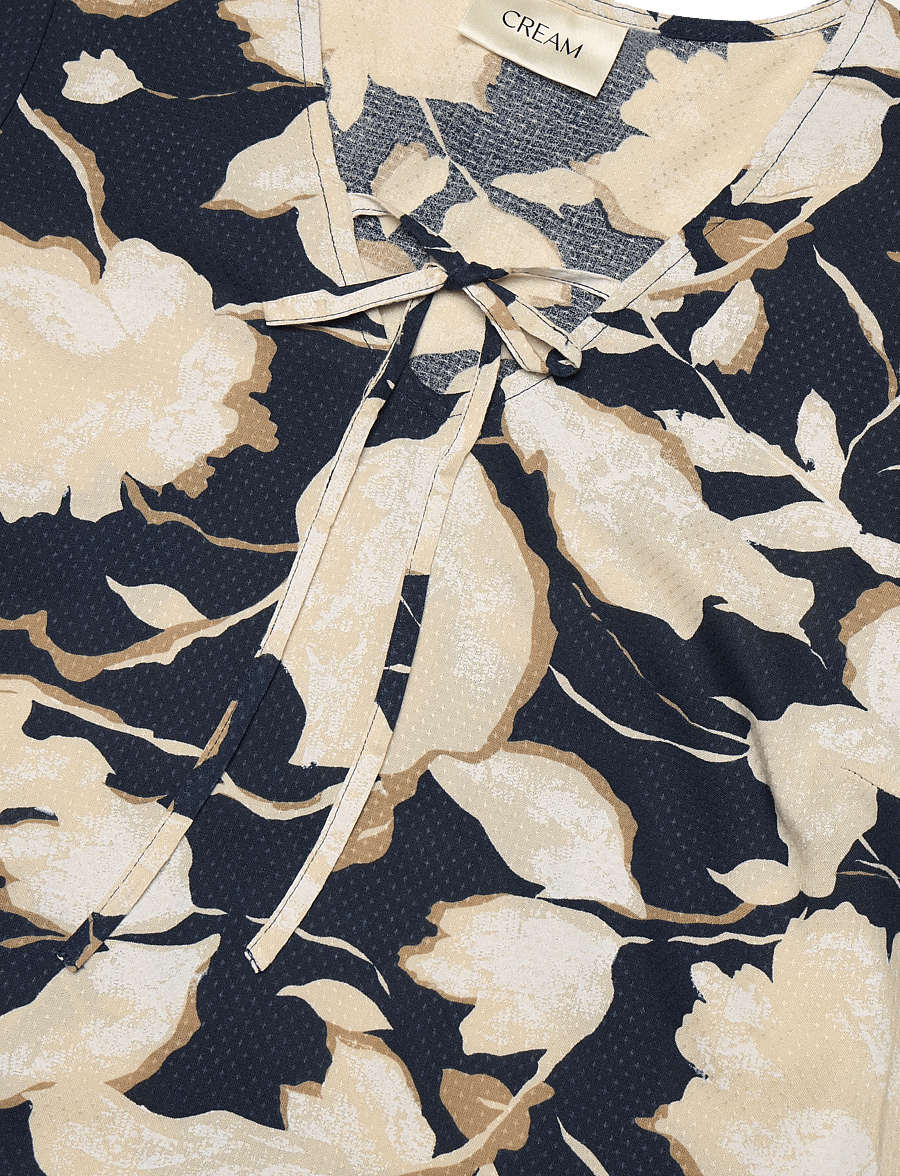 Cream - CRClaire Blouse - blūzes ar garām piedurknēm - navy flower print - 3