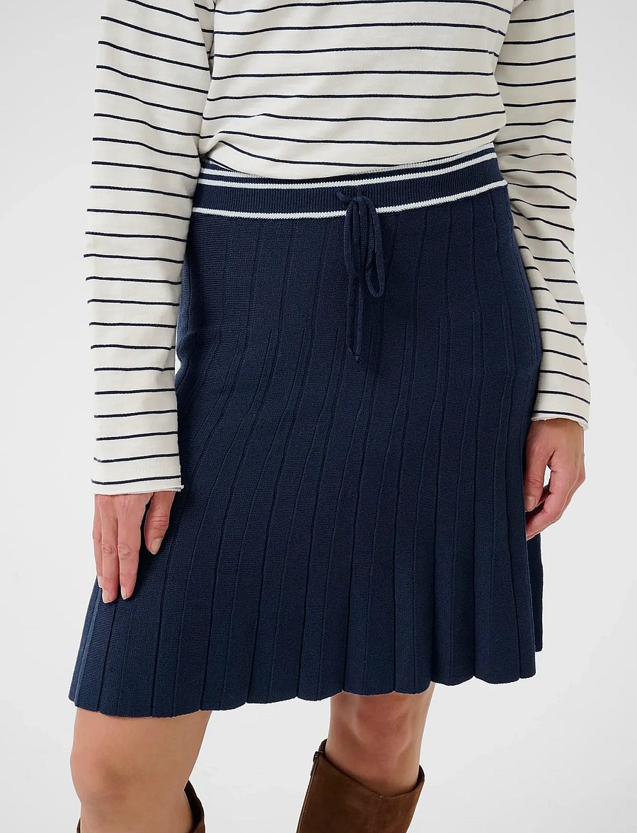 Cream - CRVillea Skirt - kootud seelikud - navy blazer - 5