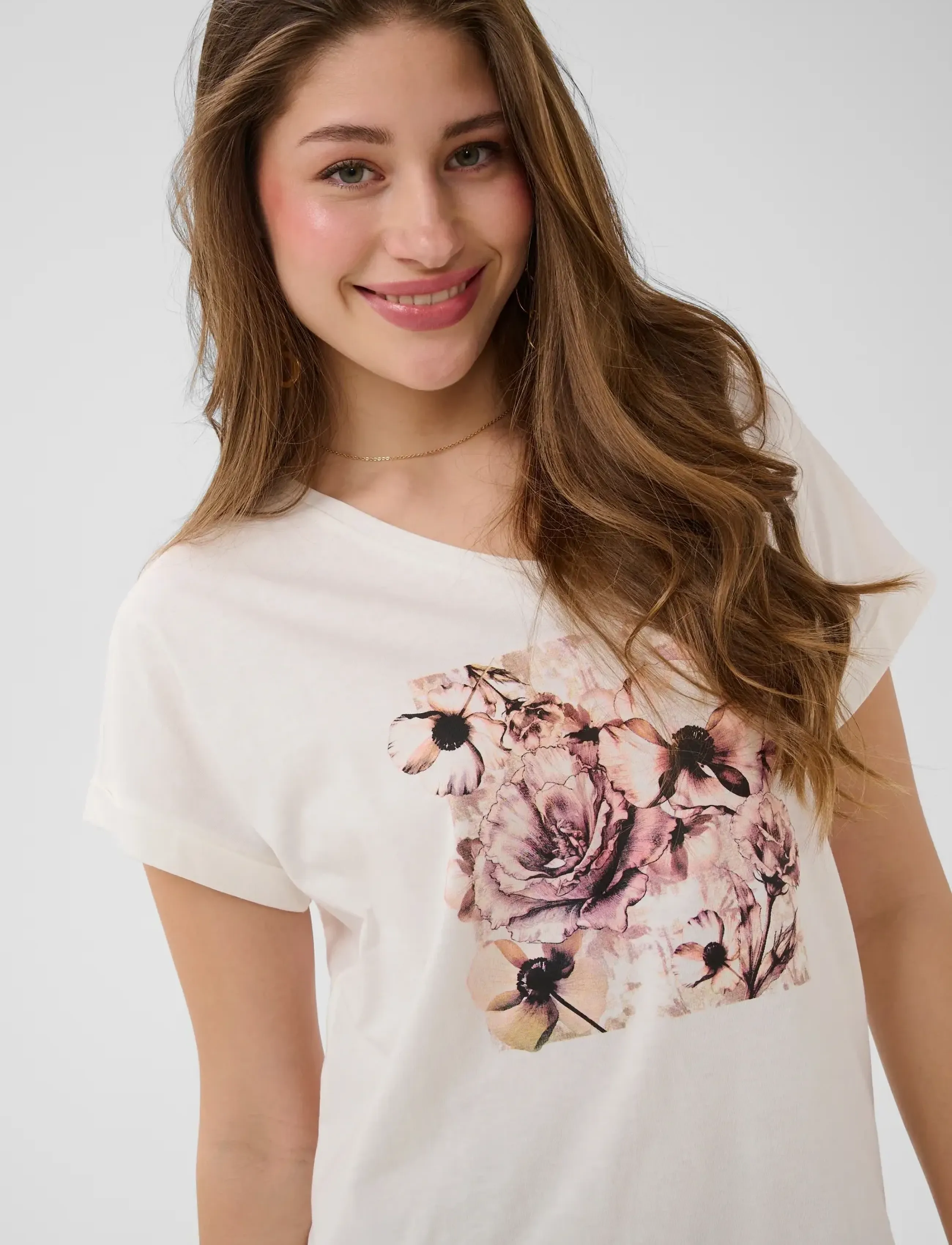 Cream - CRYing T-Shirt - t-shirts - beige flower collage - 5
