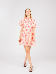 Creative Collective - Bianca Dress - festkläder till outletpriser - pink - 2