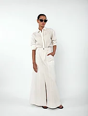 Creative Collective - Agnes oversized Linen Shirt - pellavakauluspaidat - white - 8