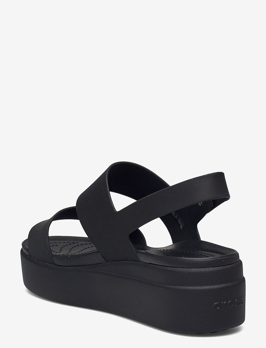 Crocs - Brooklyn Low Wedge - platvorm sandaalid - black/black - 2