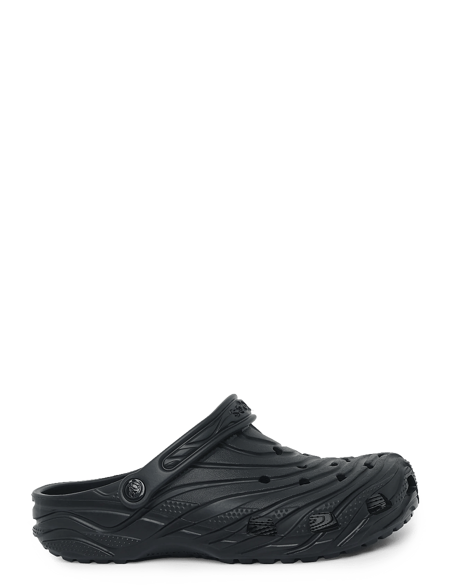 Crocs - Classic Erosion Clog - muula-kingad ja kotad - black - 2