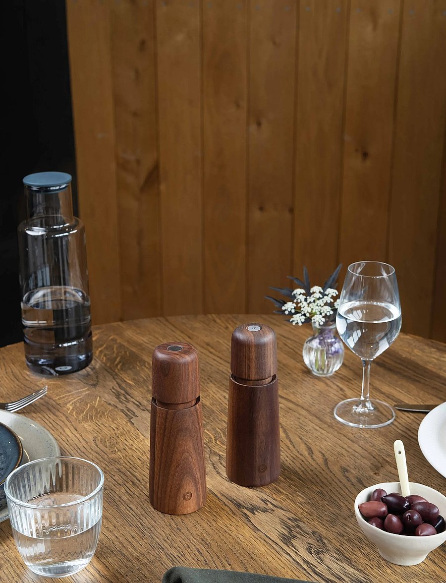 CrushGrind - STOCKHOLM Grinder - kryddkvarnar - walnut - 2
