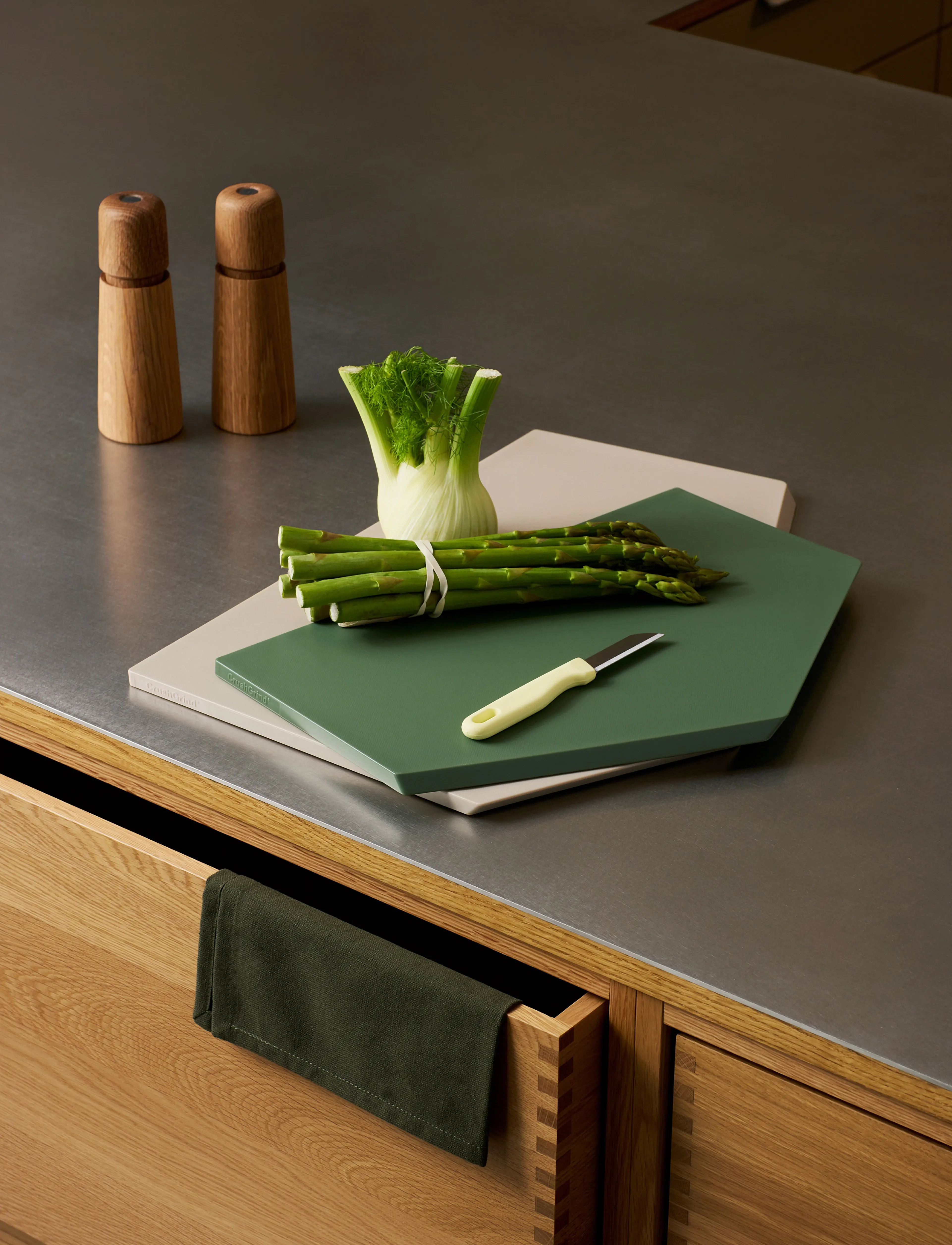 CrushGrind Zurich Skærebræt, Stor, 43 cm, Cutting Boards, Beige - Plastic Homeware