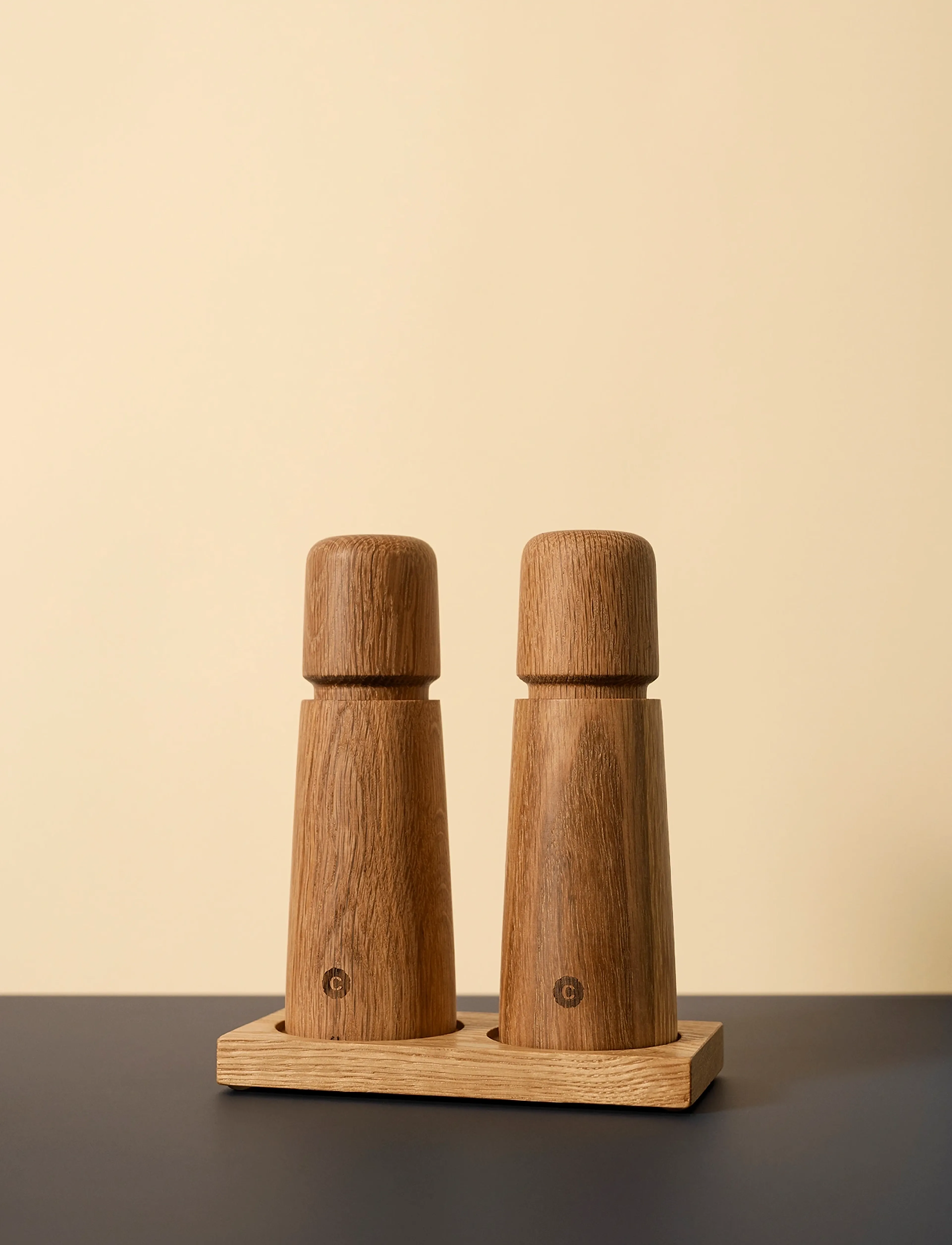 CrushGrind Bakke Til 2 Kværne, Fsc Egetræ, 16 cm, Grinders, Braun - Salt & Pepper Shakers, Homeware