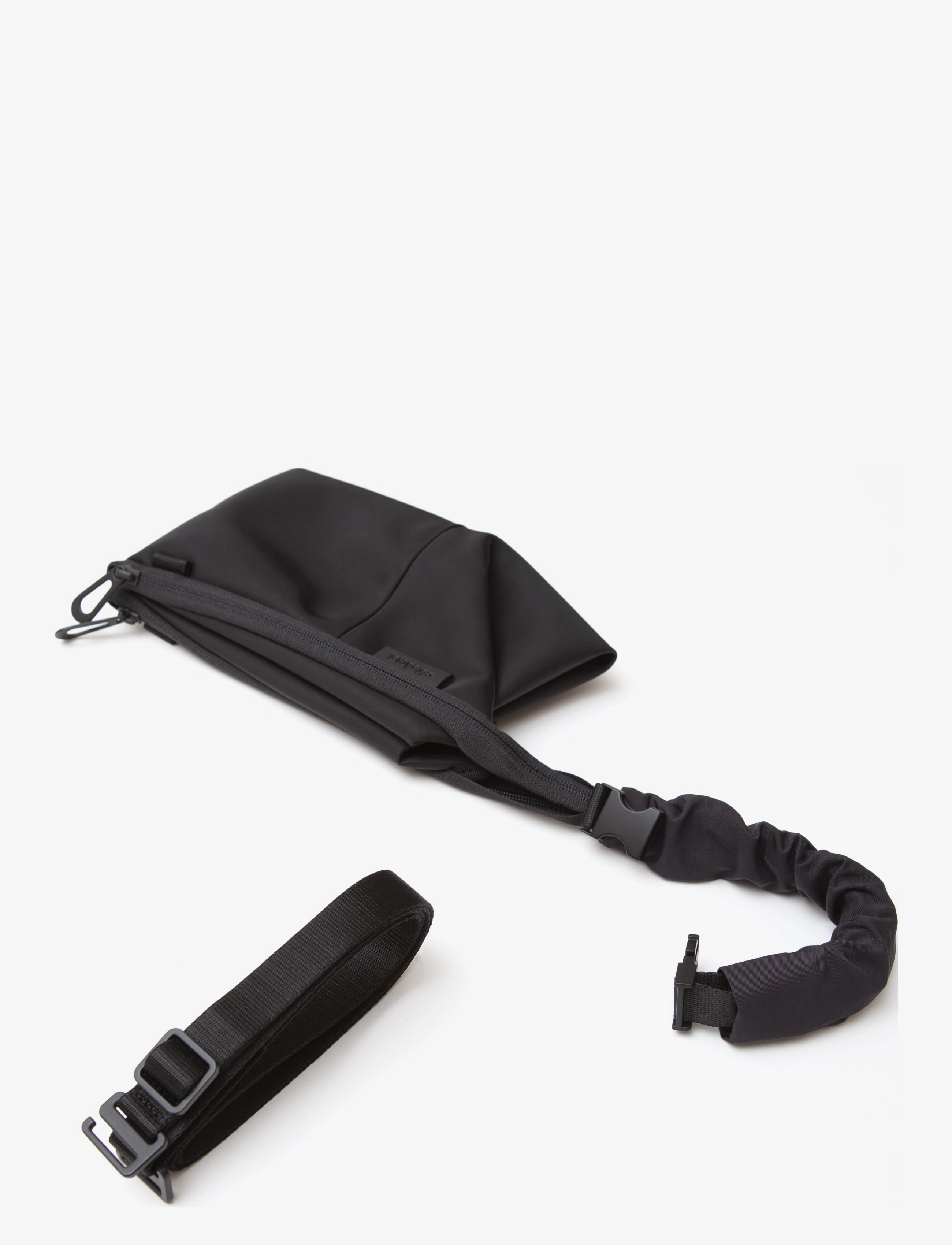 Côte & Ciel - Kivu Small Sleek Nylon Black - travel accessories - black - 5