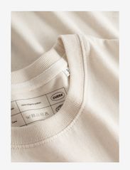 Cuera - Relaxed Heavy Globe T-Shirt - alussärgid ja t-särgid - off white - 3