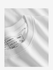 Cuera - Relaxed Heavy Globe T-Shirt - t-shirt & tops - white - 2